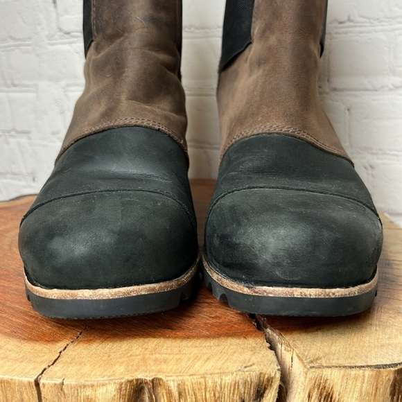 Sorel Addington Chelsea Boots - Picture 2 of 14